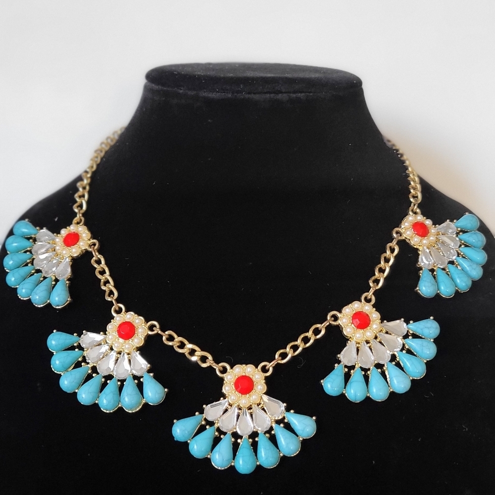 Elegant Gold and Turquoise Necklace